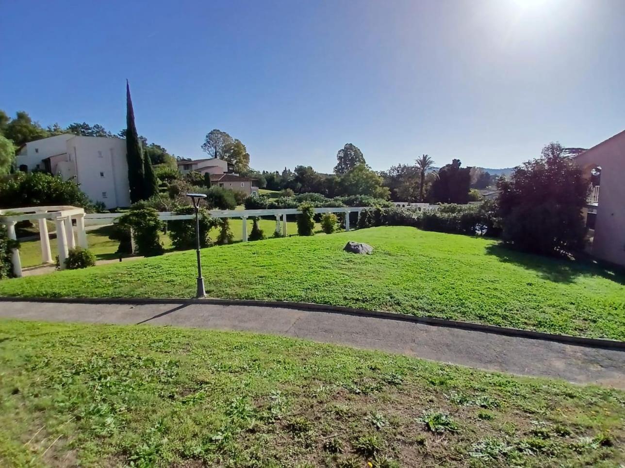 Appartement Grimaud Bord De Mer Eksteriør billede